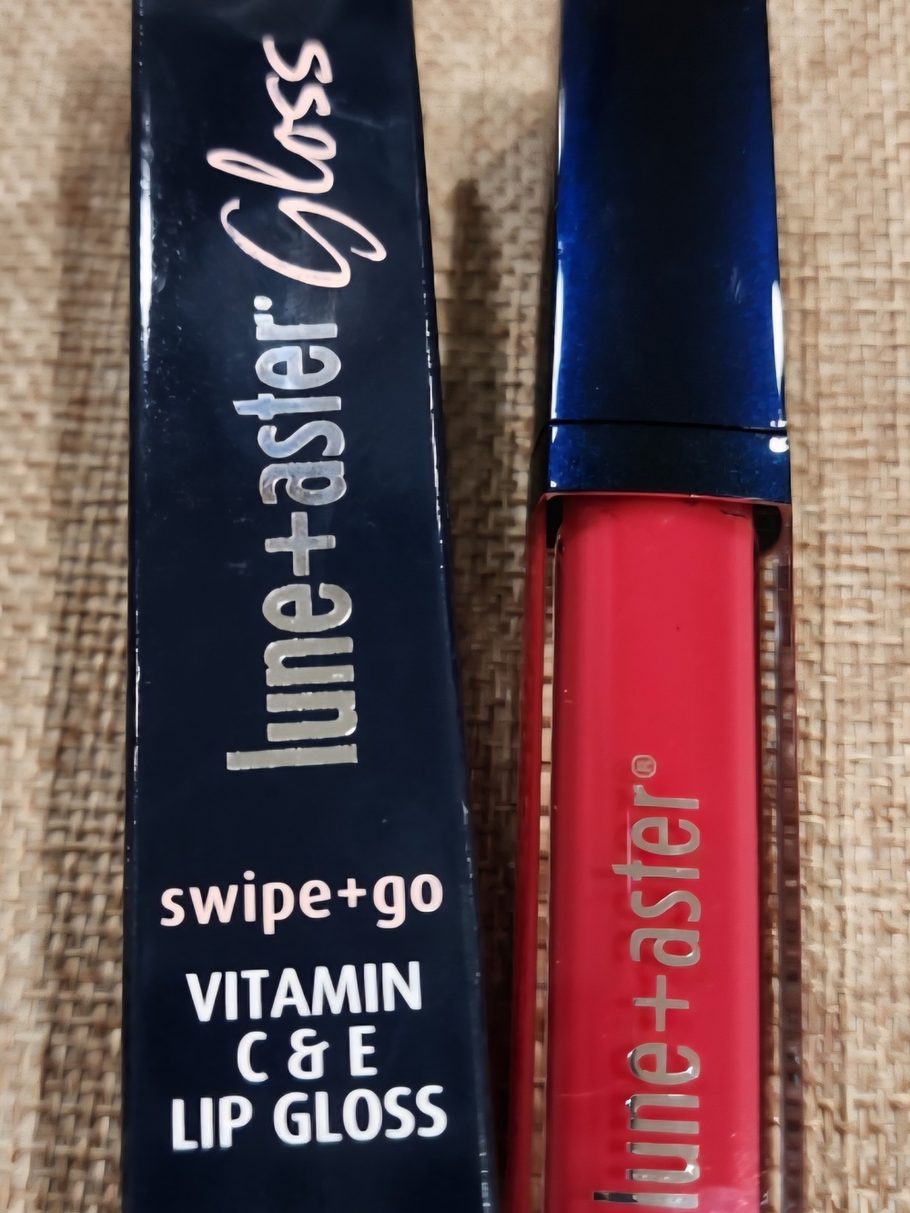 lune+aster Swipe+Go Vitamin C & E Lip Gloss - Vibrant Pink